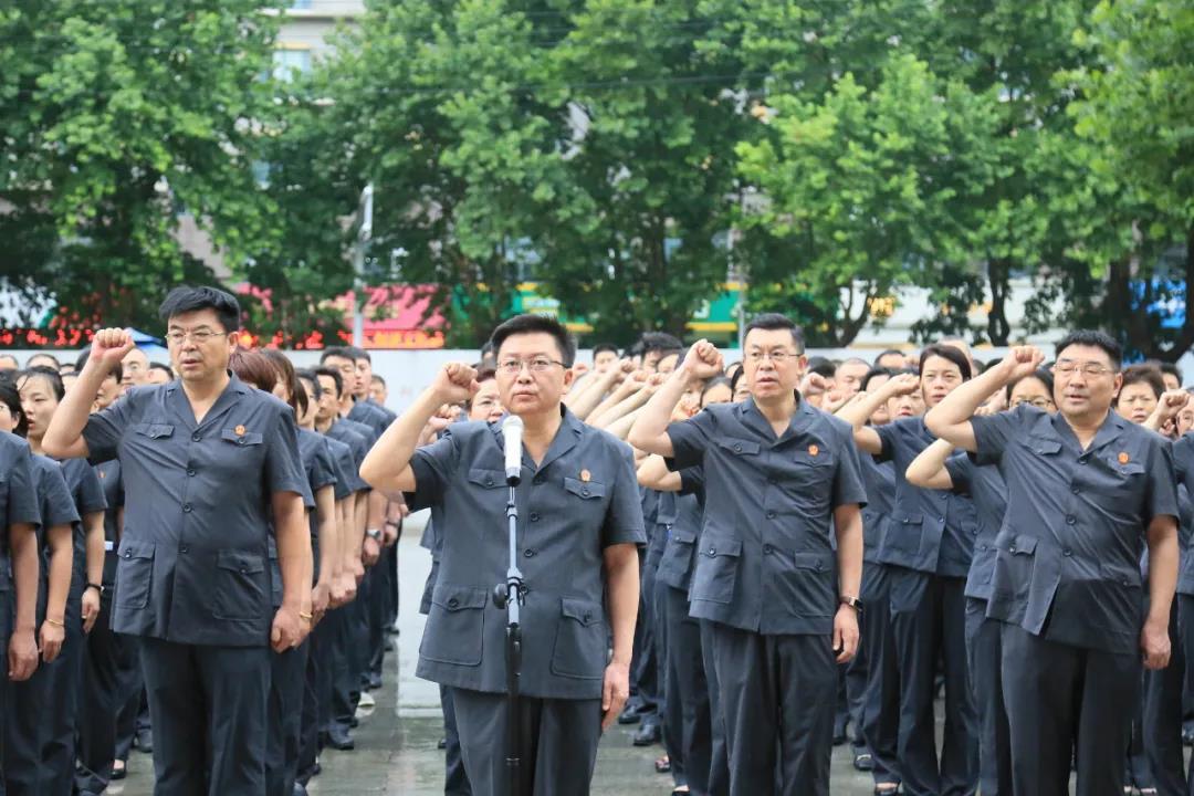 歌词里边有努力努力不甘于平凡是什么歌名?-极致知识共享